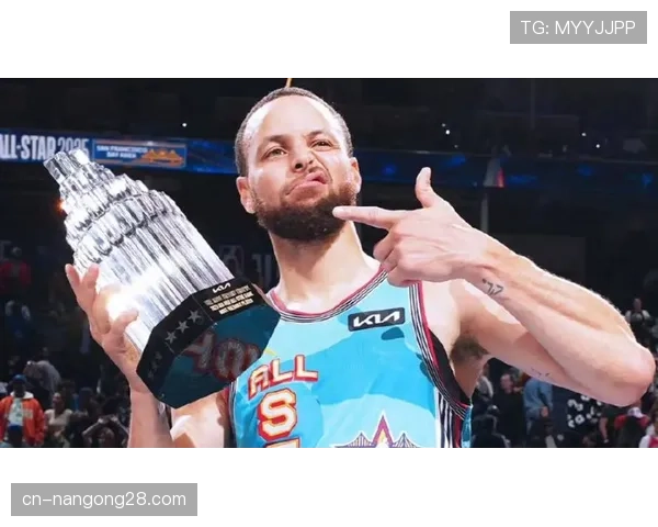 特写：终场前2.2秒，库里命中反超三分后向客场观众做出“晚安”手势